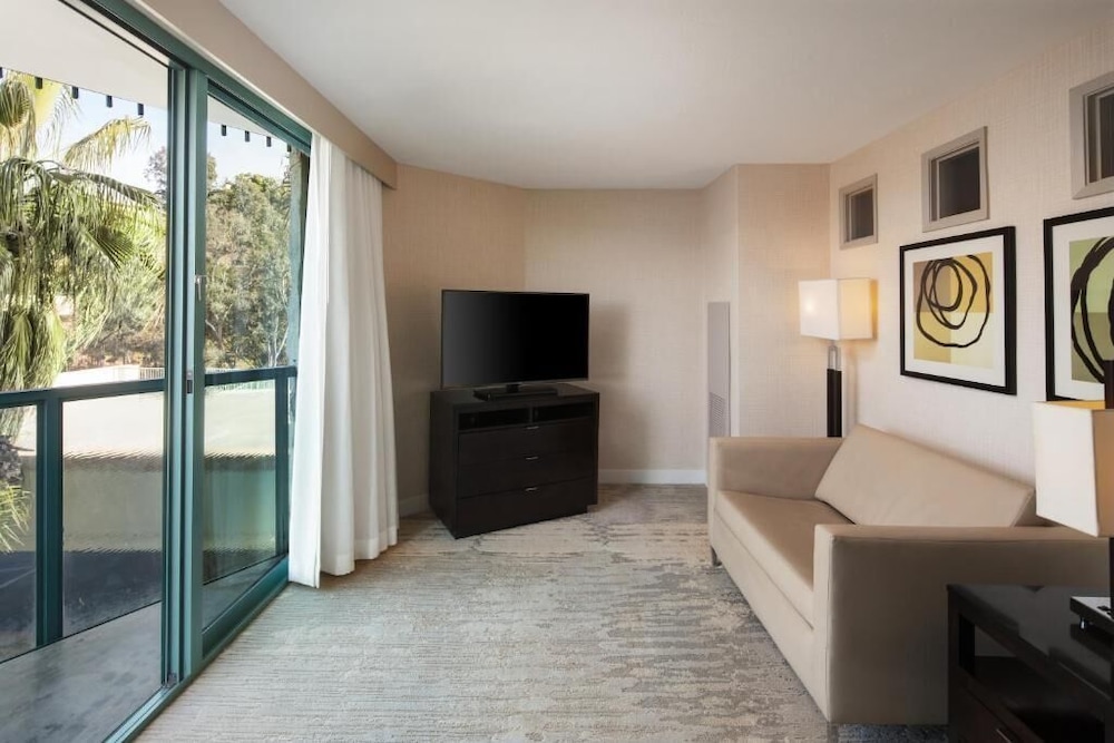 DoubleTree By Hilton San Diego Hotel Circle - photo 10
