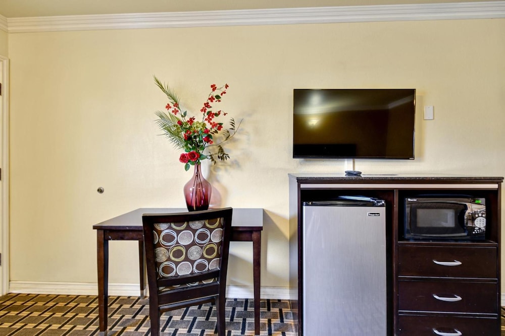 Hacienda Inn - photo 22