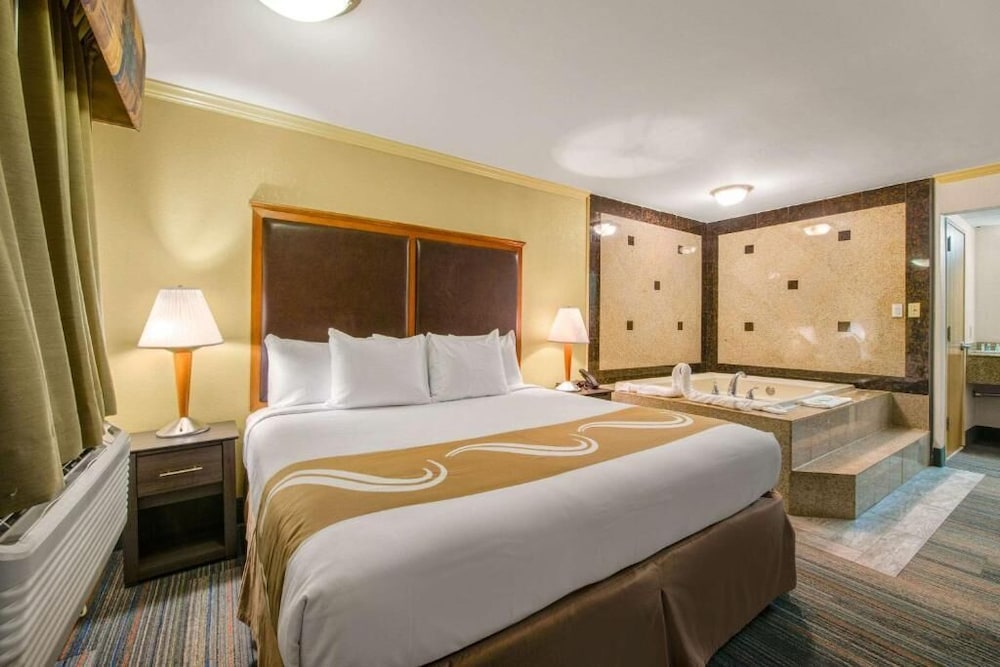 Hibiscus Inn & Suites - photo 25