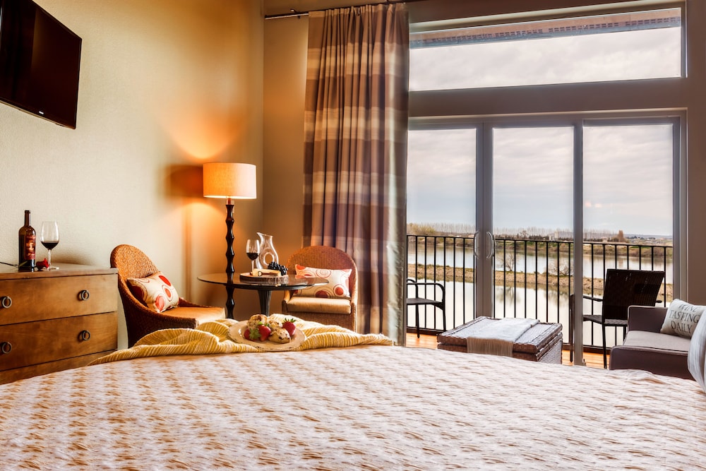 The Lodge at Columbia Point - photo 3