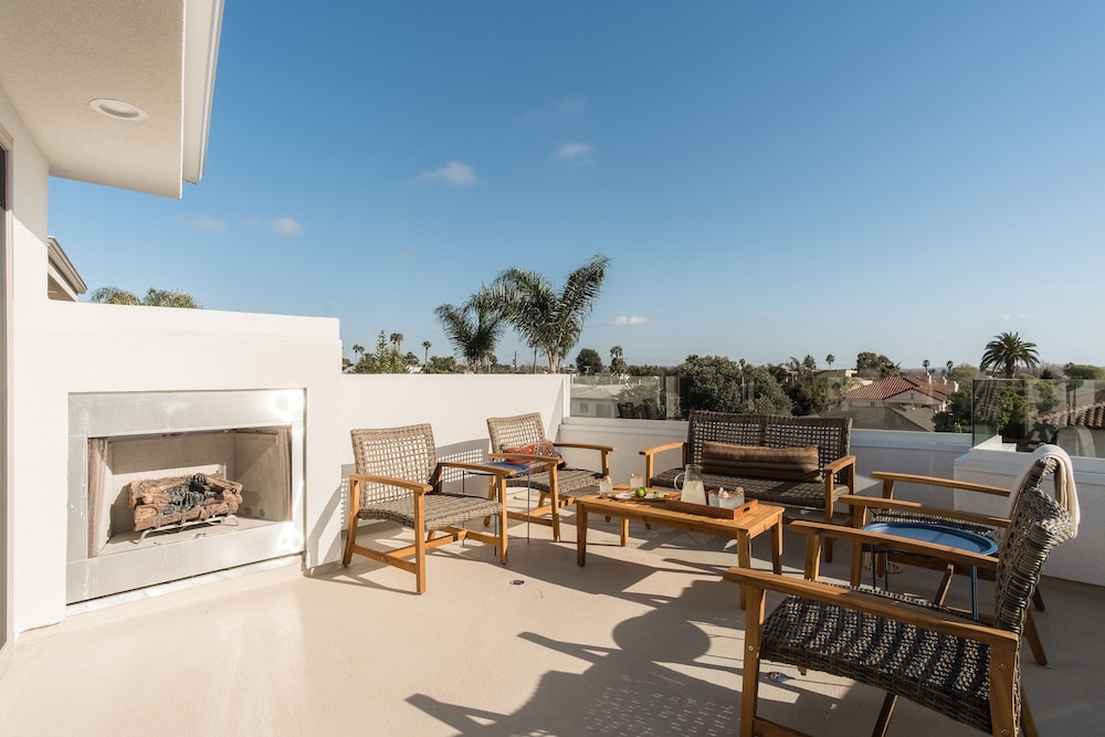 Skyline By Avantstay Modern Beach Retreat w Spacious Patio & Rooftop Views - photo 38