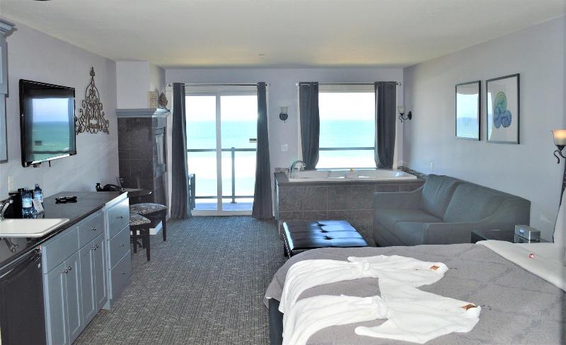 Starfish Manor Oceanfront Hotel - photo 16