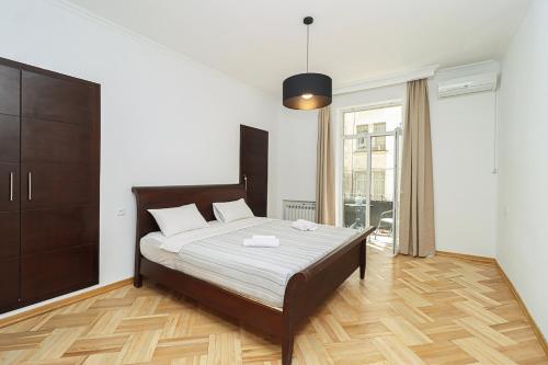 Stylish 3BR Apt near Mziuri Park By Wehost