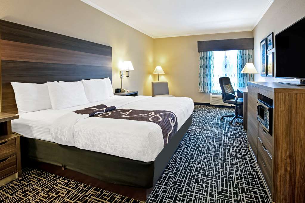 La Quinta Inn & Suites by Wyndham Garland Harbor Point - photo 28