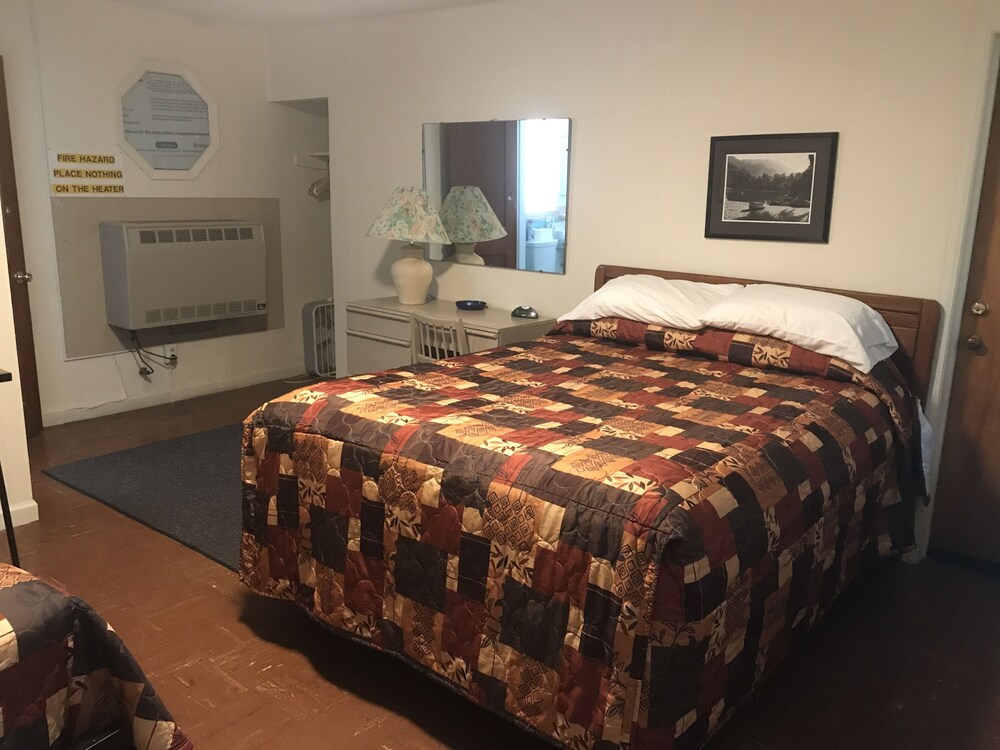 The Evergreen Motel - photo 39