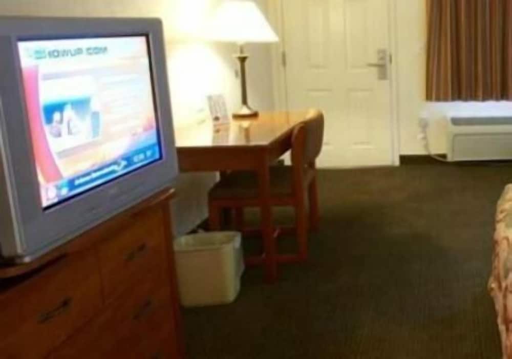 Premier Inns Tolleson - photo 10