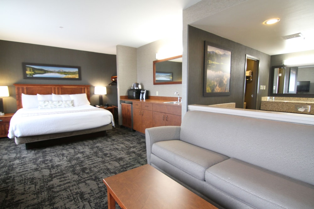 Casper C'mon Inn Hotel & Suites - photo 11