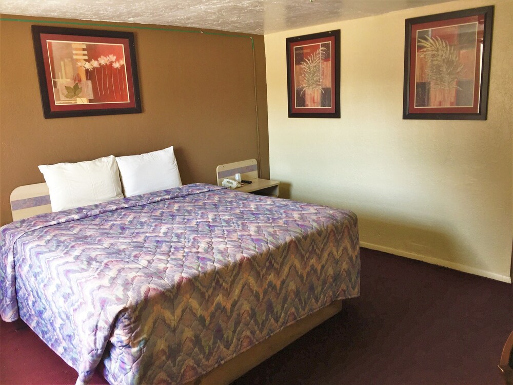 Economy Inn Lawton - photo 9