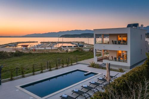 Villa Sunset Bay amazing view and large heated pool — 4-Star Luxury Hotel in Razanac, Croatia