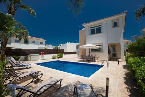 Villa Dafnis Chrysos Modern 3 Bedroom Protaras Villa With Pool — 4-Star Luxury Hotel in Protaras, Cyprus