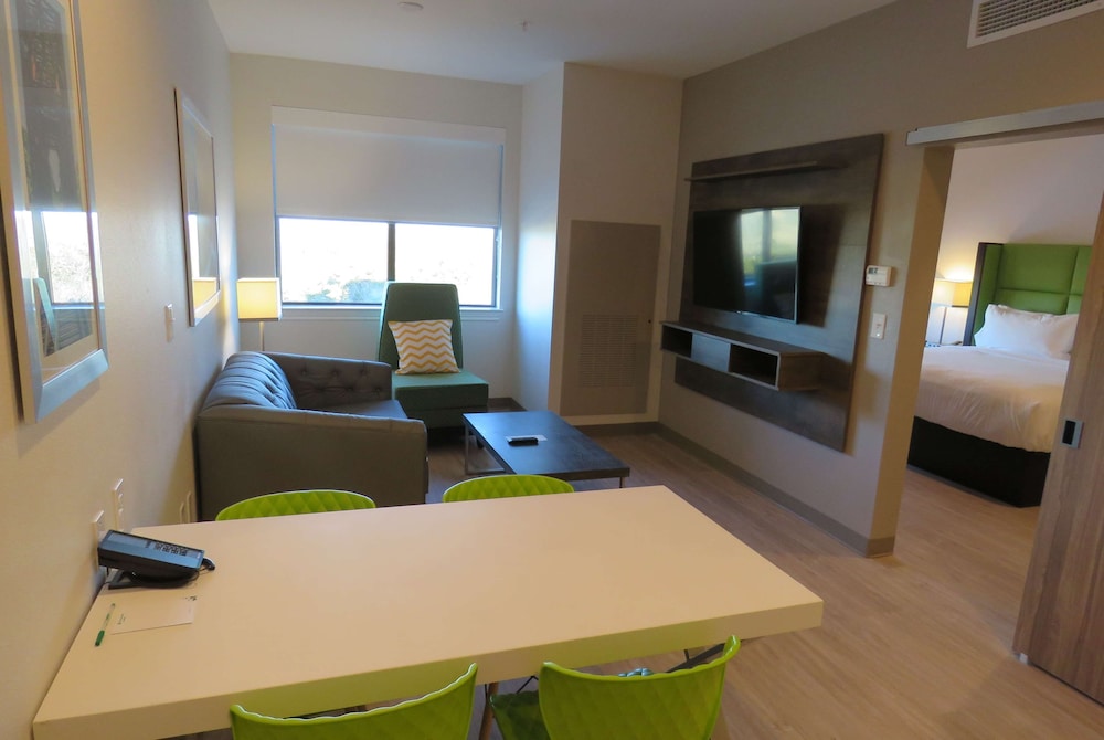 Wyndham Garden College Station - photo 6