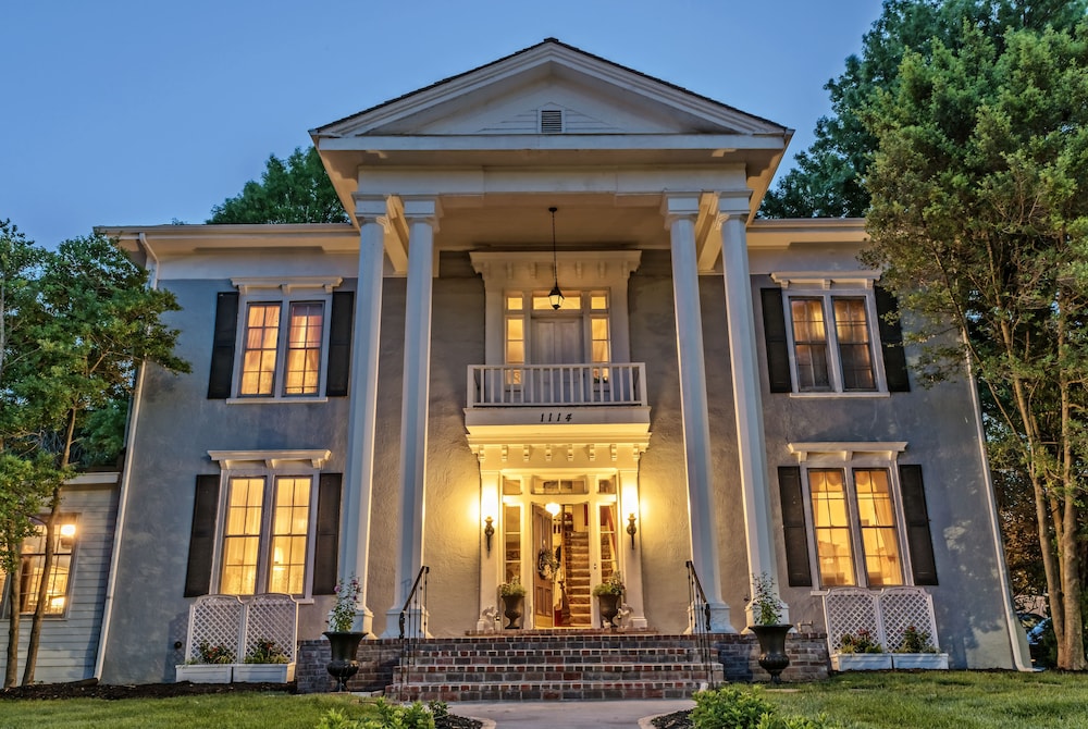 Silver Heart Inn and Cottages - carbon neutral hotel in Independence