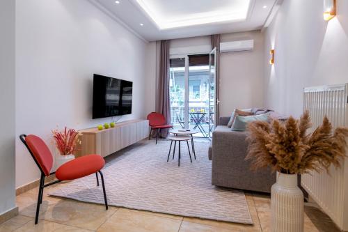 Stylish 2BDR Exarchia Apt with Balcony and Workspace — 4-Star Luxury Hotel in Athens, Greece