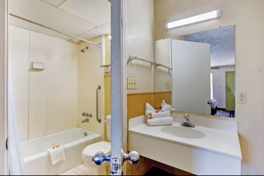 OYO Hotel Pensacola I 10 & Hwy 29 - photo 16