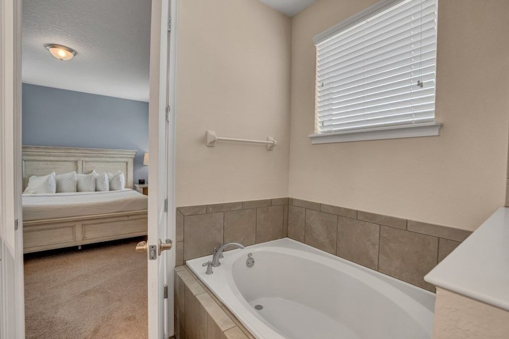 Reunion Golf Resort 8 Bed 8 Bath Amazing Pool Home 8 Bedroom Villa by RedAwning - photo 45