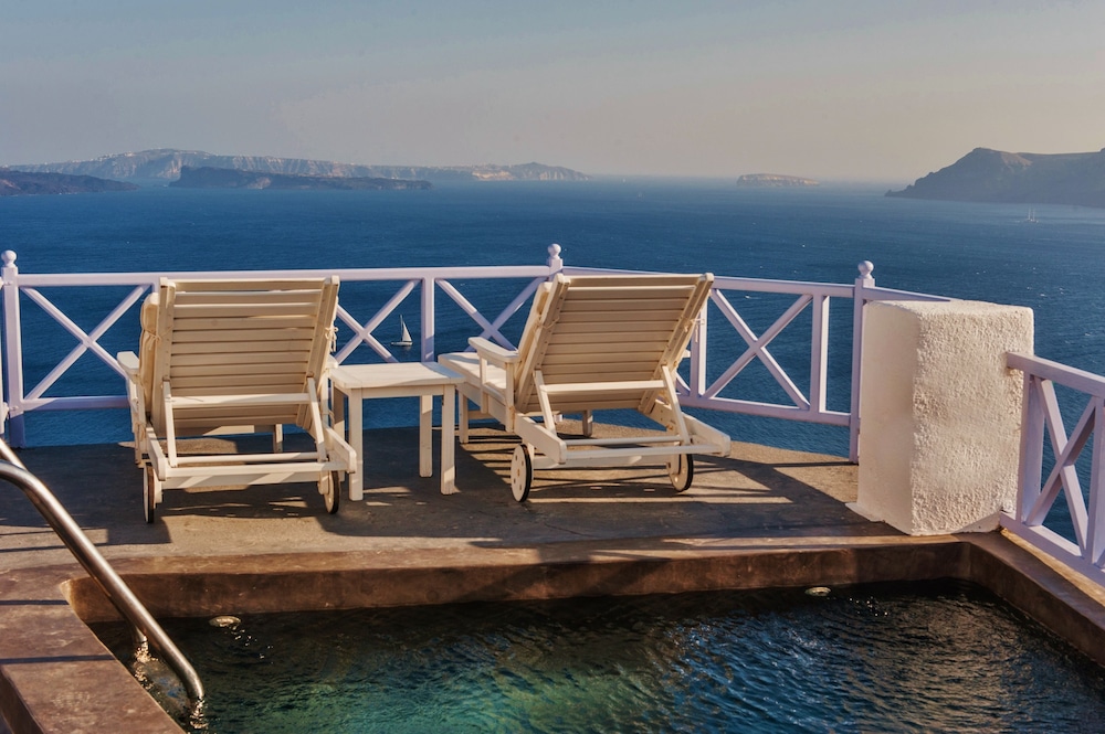 Armeni Village Rooms & Suites