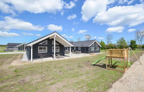 8 Bedroom Beautiful Home In Grenaa — 5-Star Luxury Hotel in Grenaa, Denmark