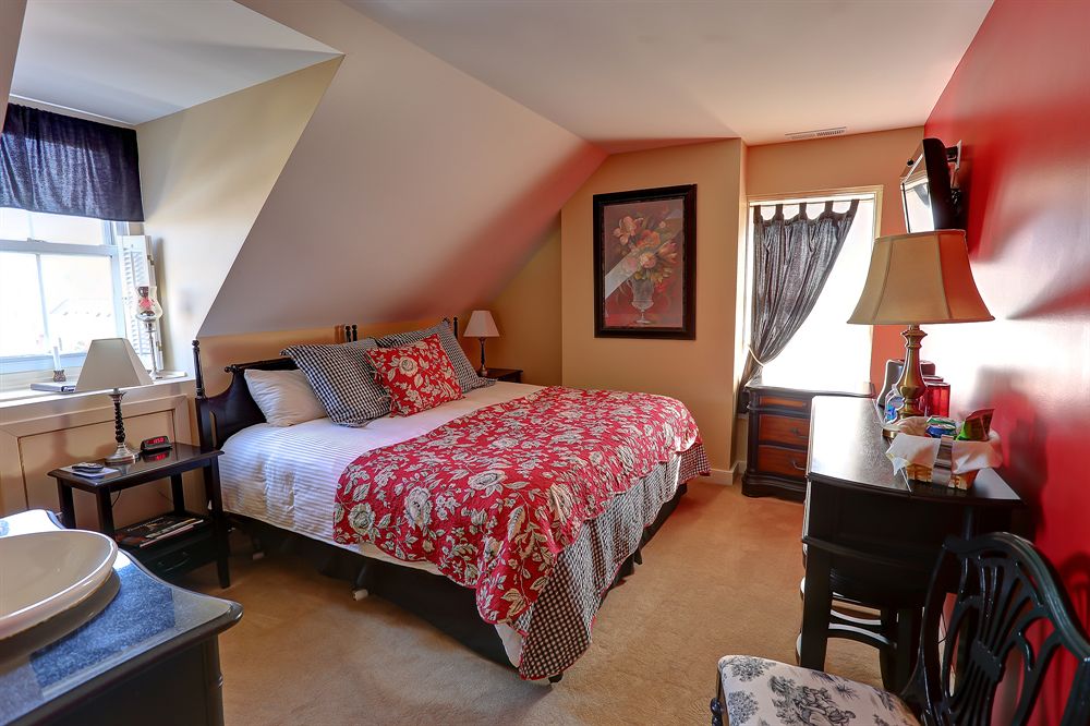Brick Hotel on the Circle - photo 8