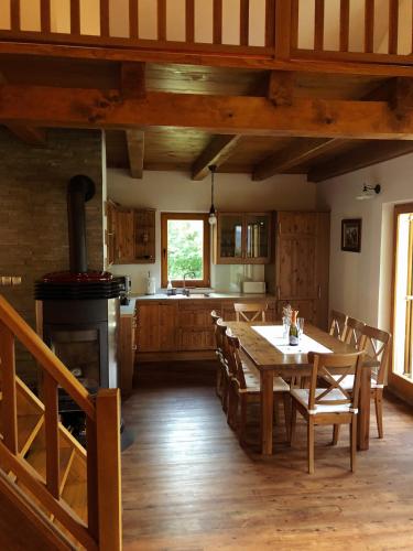 Gozdarjeva koča nad Rimskimi Toplicami — 4-Star Luxury Hotel in Dol Pri Hrastniku, Slovenia