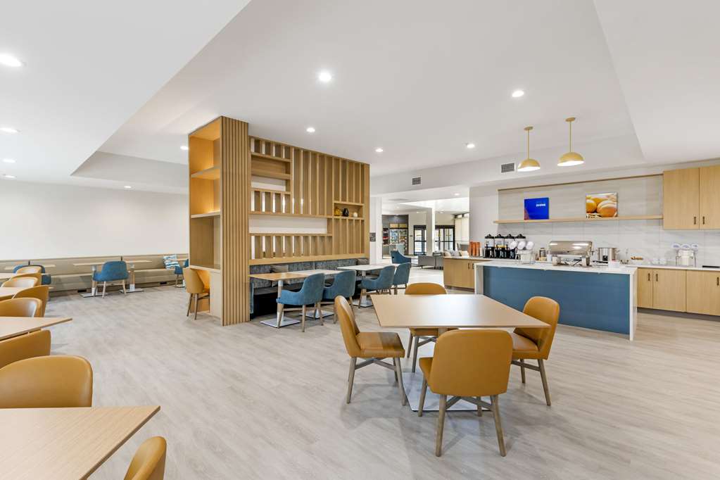 Comfort Inn & Suites Verona at Turning Stone Resort Casino - photo 42