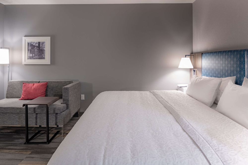 Hampton Inn & Suites Dallas Plano Central - photo 32