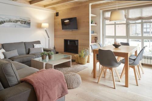Val de Ruda Luxe 60 by FeelFree Rentals — 4-Star Luxury Hotel in Vielha, Spain