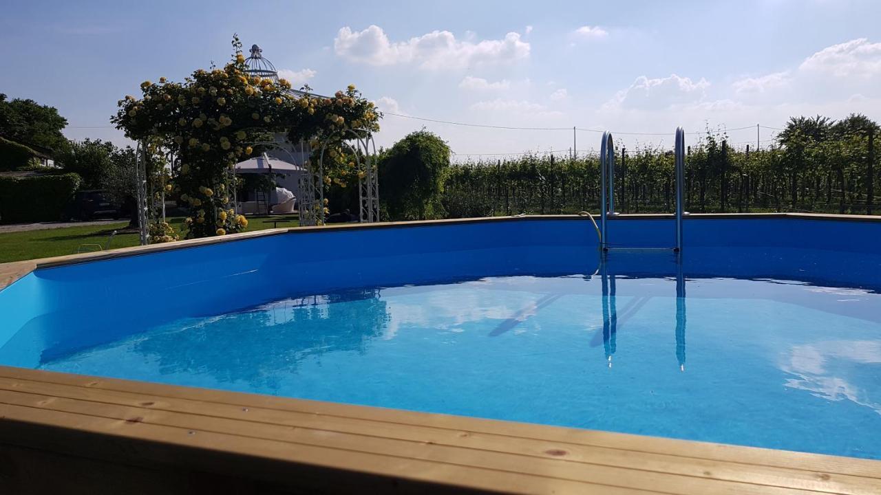 Relaxing house with exclusive swimming pool close to Imola and Faenza 4 bathrooms — 4-Star Luxury Hotel in San Mauro, Italy