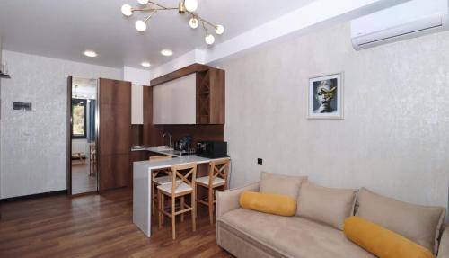 Newly Renovated Stylish 1BR Apartment For 4