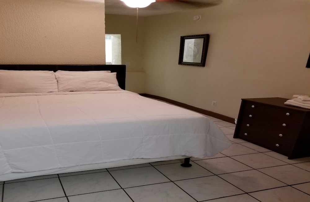 Monterey Inn Hotel - photo 32