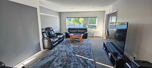Fully Renovated 3 Bedroom Home — 4-Star Luxury Hotel in Nelson, New Zealand