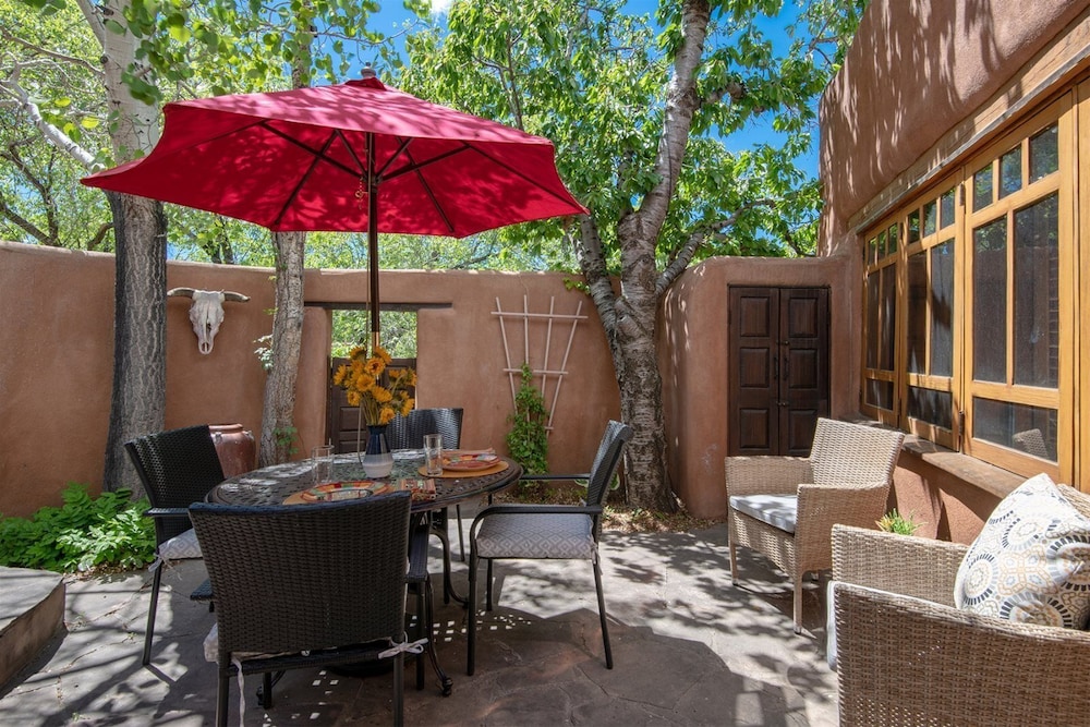 Buena Suerte Quintessential Eastside Pied a terre Fabulous Views and Patios Kiva Fireplace Walk to Canyon Rd. and the Plaza - photo 27