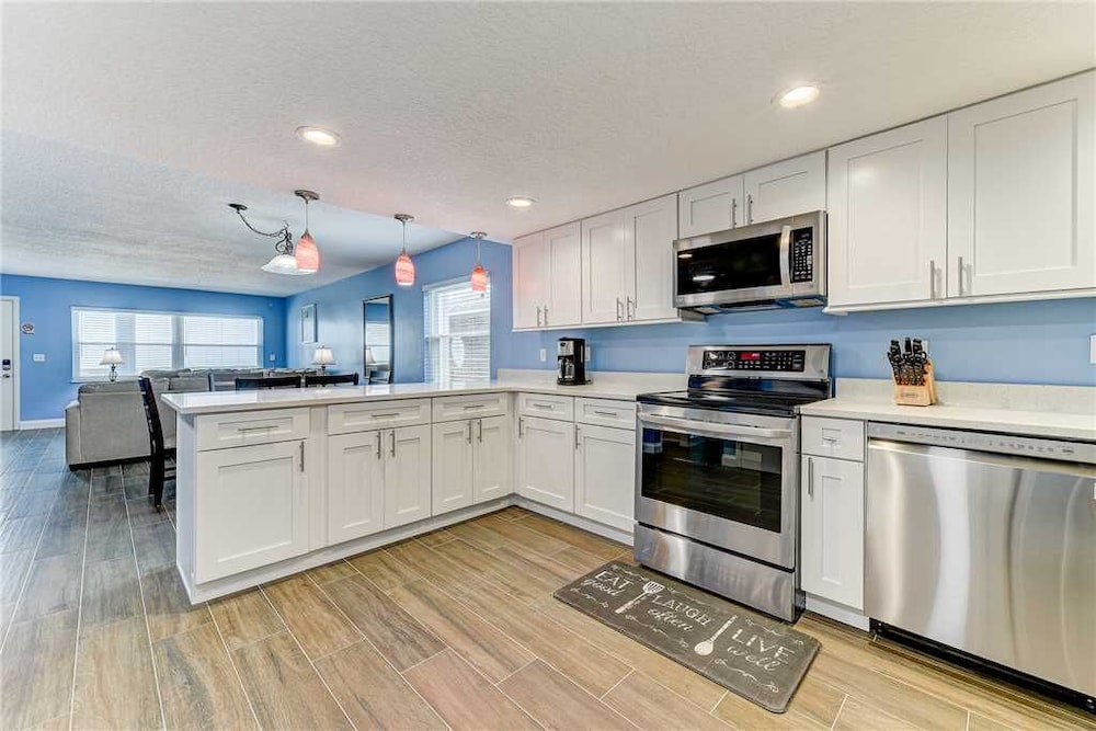 Island Retreat Upper B Ocean Front 2 Bedrooms Sleeps 6 - photo 43