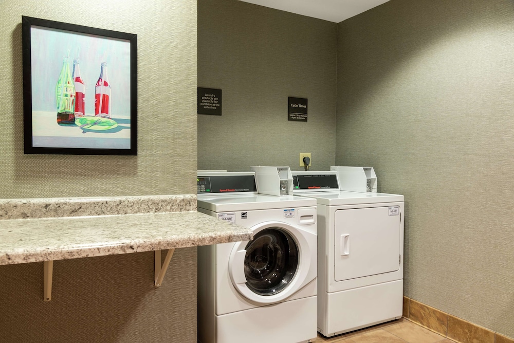 Hampton Inn & Suites Marshalltown - photo 40