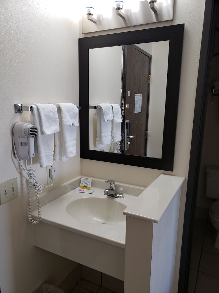 Days Inn by Wyndham Portage Cascade Mountain area - photo 46
