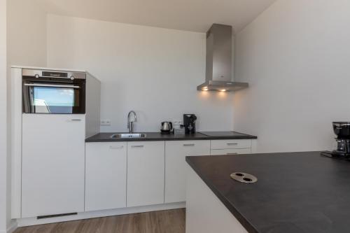 Welcome in Royaal appartement 'De Zeester' met riant terras I Gorishoeksedijk 41 Scherpenisse — 4-Star Luxury Hotel in Scherpenisse, Netherlands