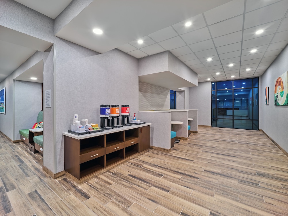 Hampton Inn by Hilton Omaha UN Medical Center Area - photo 29