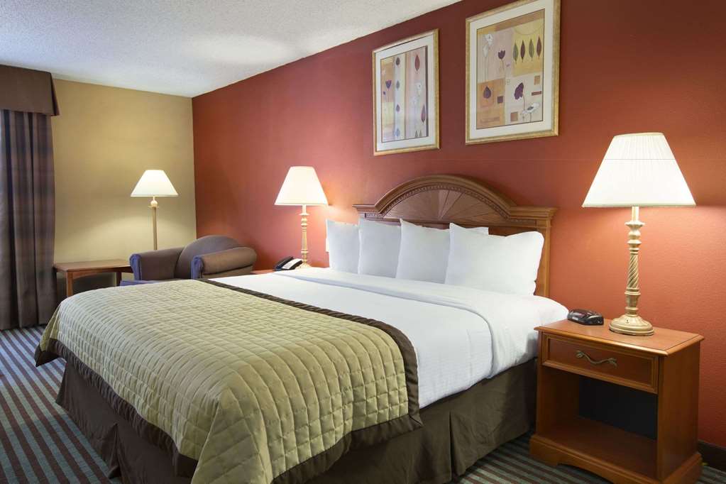Baymont by Wyndham Oklahoma City Airport - photo 12
