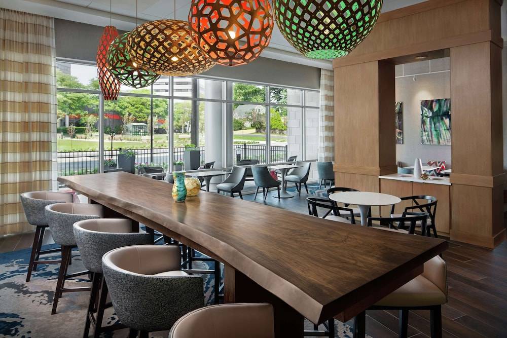 Hampton Inn & Suites Teaneck Glenpointe - photo 4