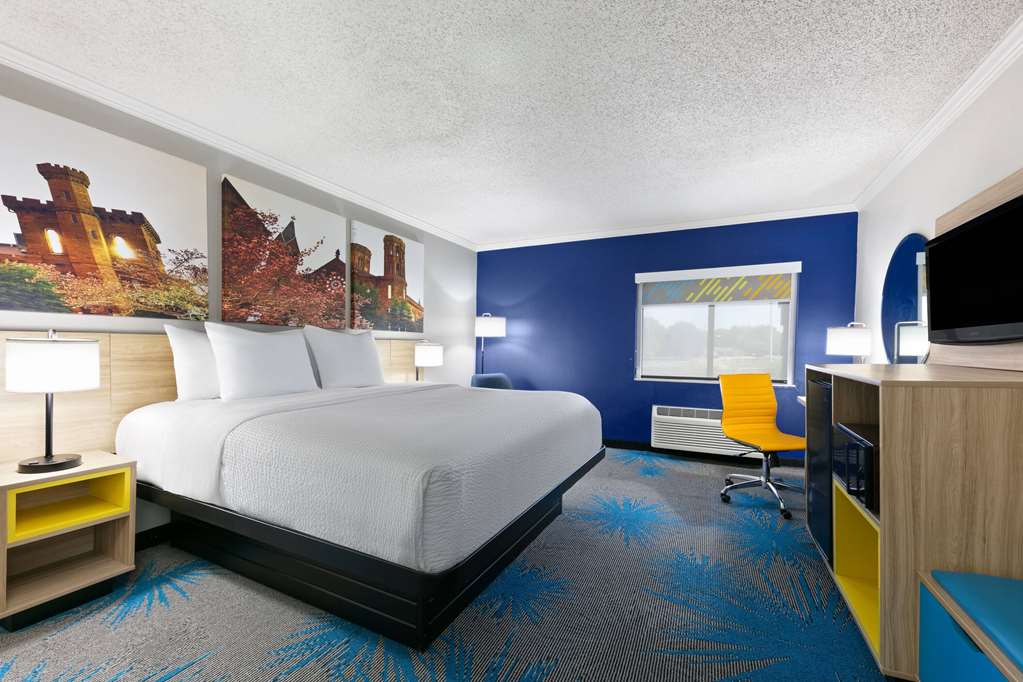 Days Inn by Wyndham Fort Smith - photo 13