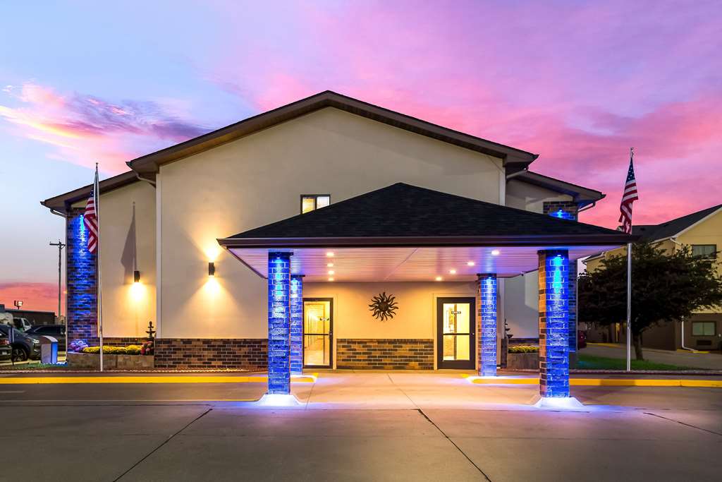 Quality Inn Galesburg near US Highway 34 and I 74 - photo 4
