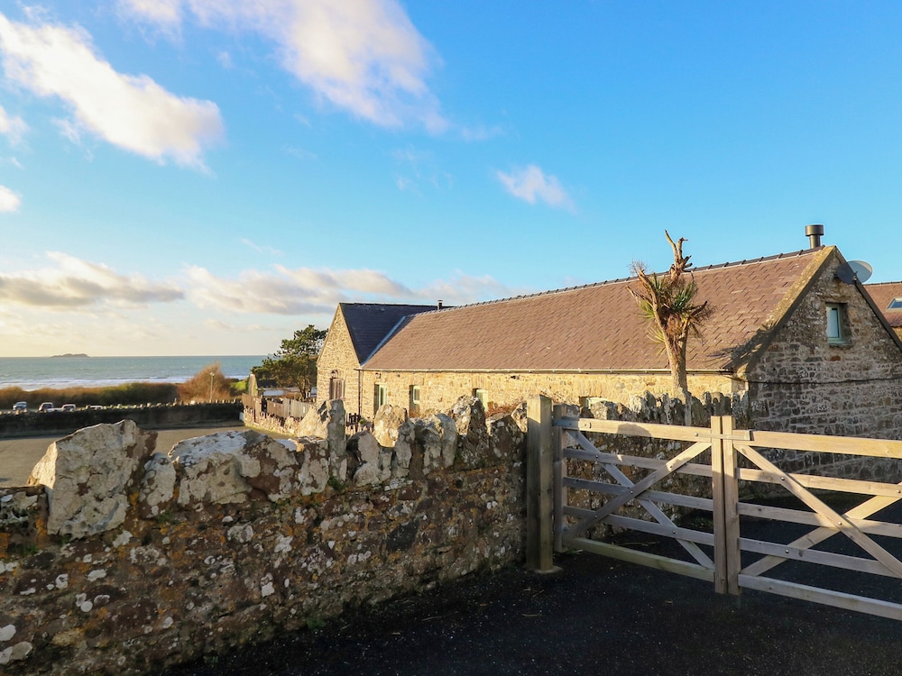 The Coach House — 4-Star Luxury Hotel in Haverfordwest, United Kingdom