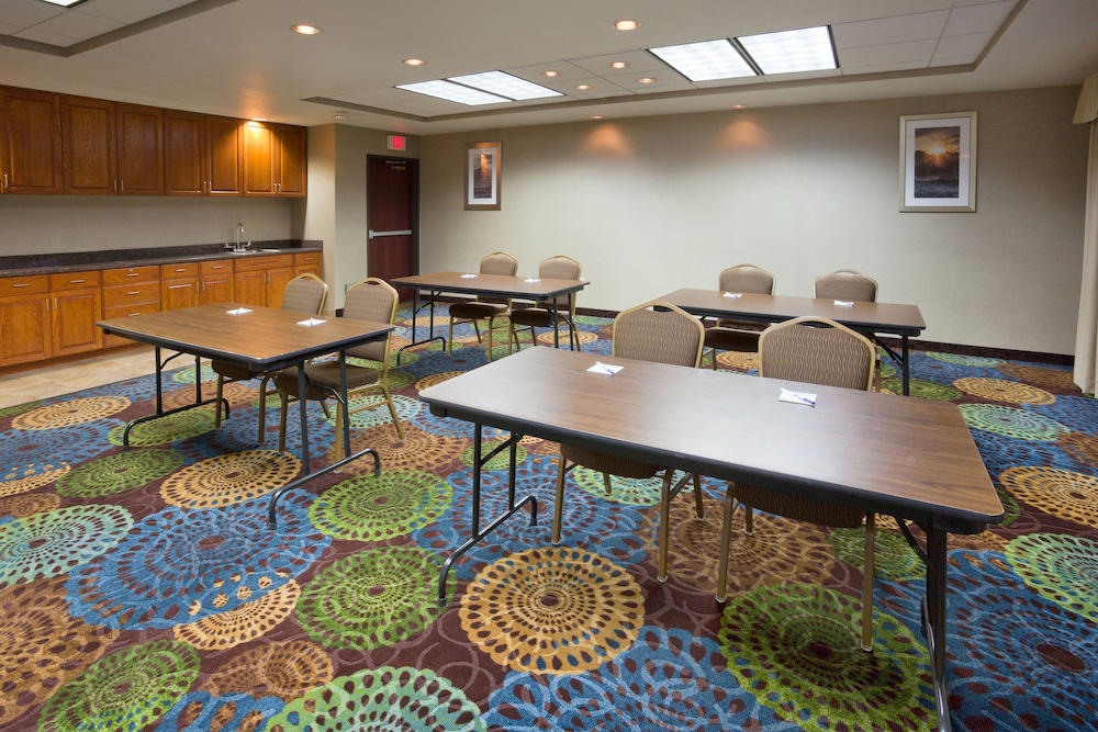 Holiday Inn Express & Suites Aberdeen by IHG - photo 48
