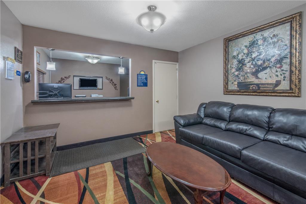 Days Inn by Wyndham Jamestown - photo 3