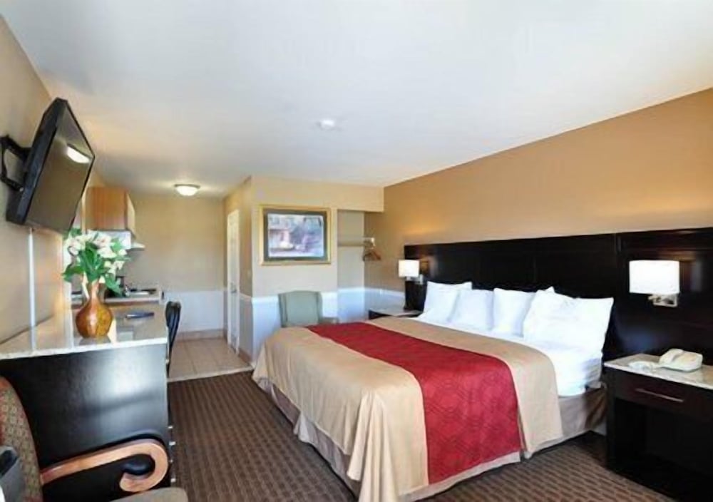 Econo Lodge Princess Anne - photo 9