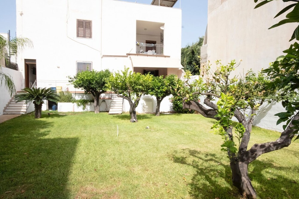 Casa Lisa a due passi dal mare con ampio giardino — 4-Star Luxury Hotel in San Vito Lo Capo, Italy