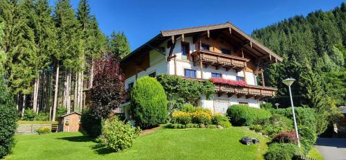 Am Waldrand 252 — 4-Star Luxury Hotel in Neukirchen Am Grossvenediger, Austria