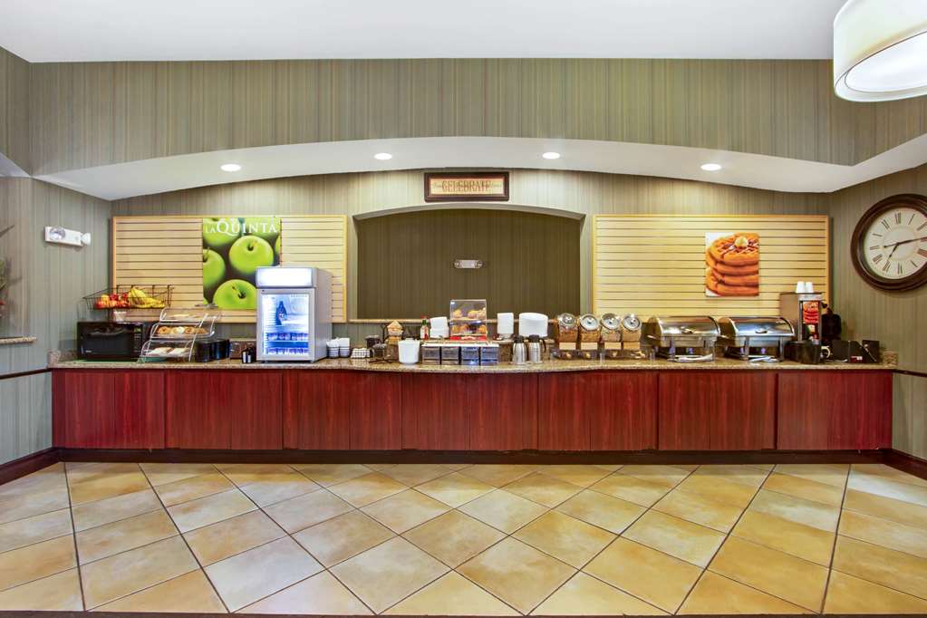 La Quinta Inn & Suites by Wyndham Albuquerque Midtown - photo 67