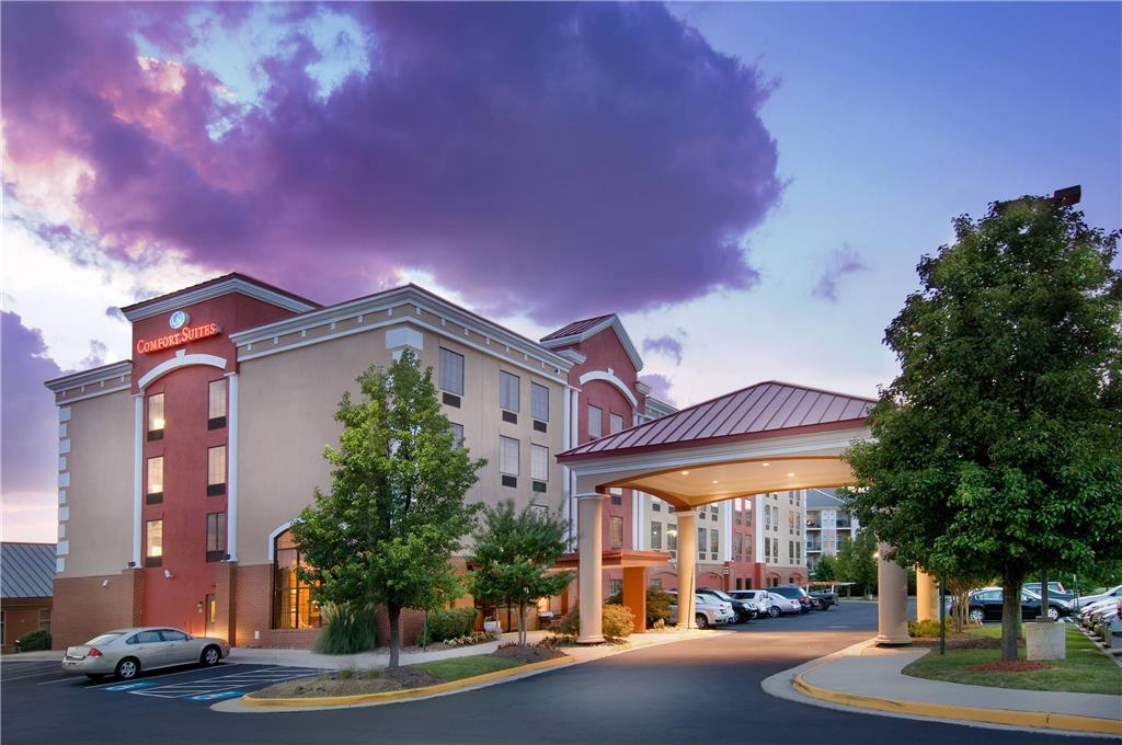 Comfort Suites Dulles Airport - carbon neutral hotel in Chantilly