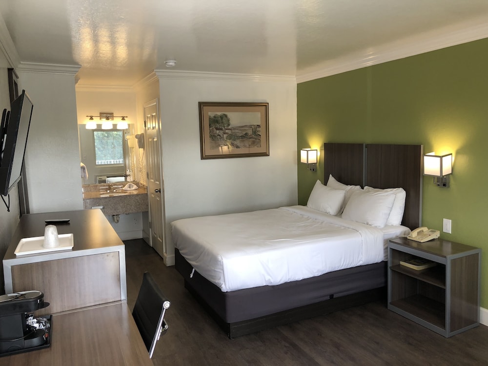Gilroy Inn - photo 7