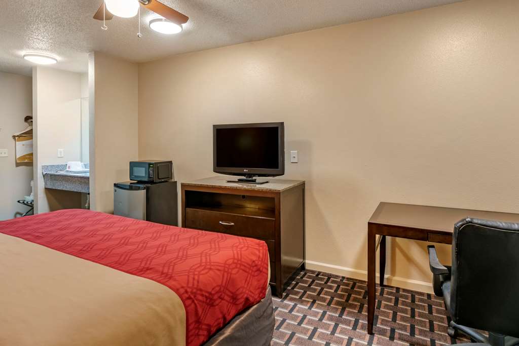 Econo Lodge Inn & Suites Granite City St. Louis - photo 20